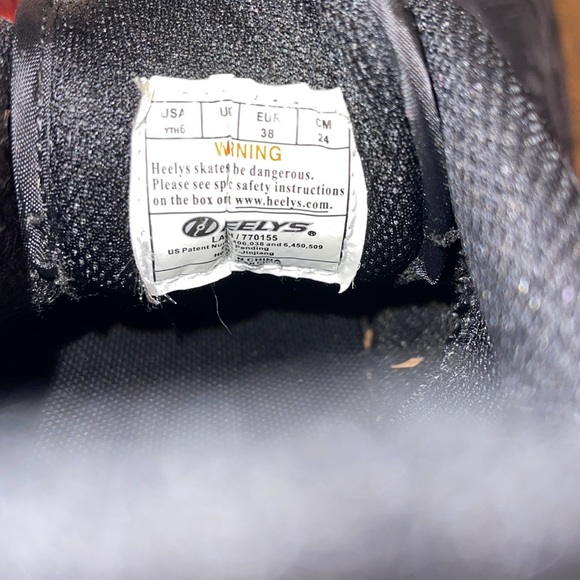 Youth Heelys Sneakers - Picture 5 of 5